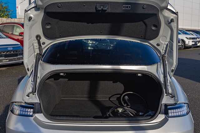 Hyundai IONIQ 6 E (228ps) Premium 77kWh (Single Motor) RWD