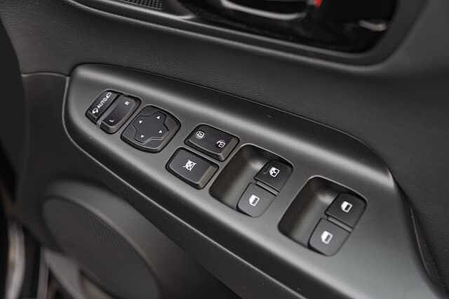 Hyundai KONA 1.6 GDi Hybrid Premium SE 5dr DCT Phantom Black