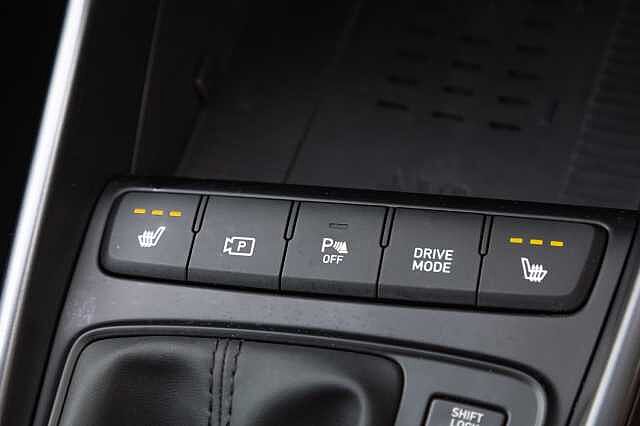 Hyundai BAYON 1.0 TGDi 48V MHEV Premium 5dr DCT Dragon Red