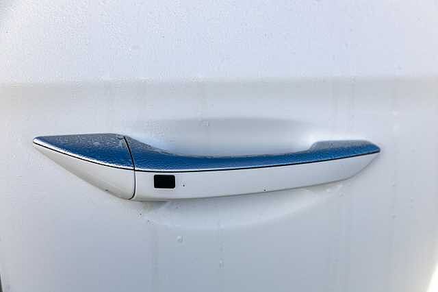 Hyundai IONIQ 1.6 GDi Hybrid Premium SE 5dr DCT White