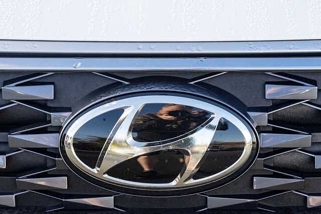 Hyundai IONIQ 1.6 GDi Hybrid Premium SE 5dr DCT White