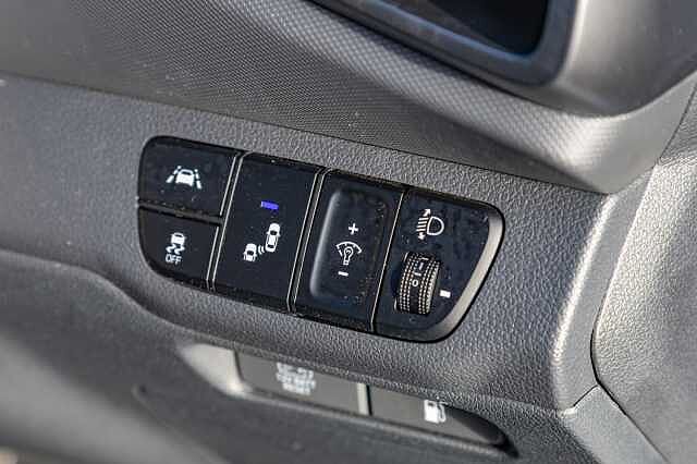 Hyundai IONIQ 1.6 GDi Hybrid Premium SE 5dr DCT White