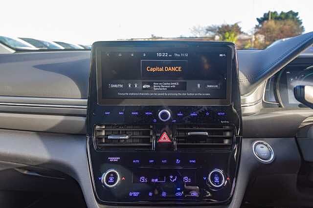 Hyundai IONIQ 1.6 GDi Hybrid Premium SE 5dr DCT White