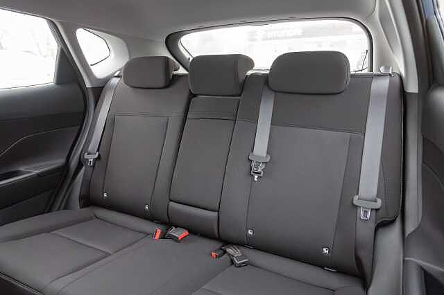 Hyundai KONA 1.6 Hybrid 129 Advance 5dr DCT Meta BLUE