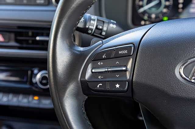 Hyundai KONA 1.6 GDi Hybrid SE Connect 5dr DCT Red