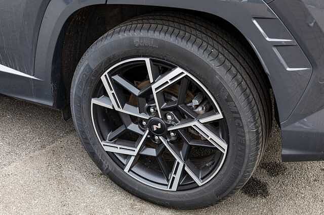 Hyundai TUCSON 1.6T Hybrid N Line S 5dr Auto Shimmering Silver