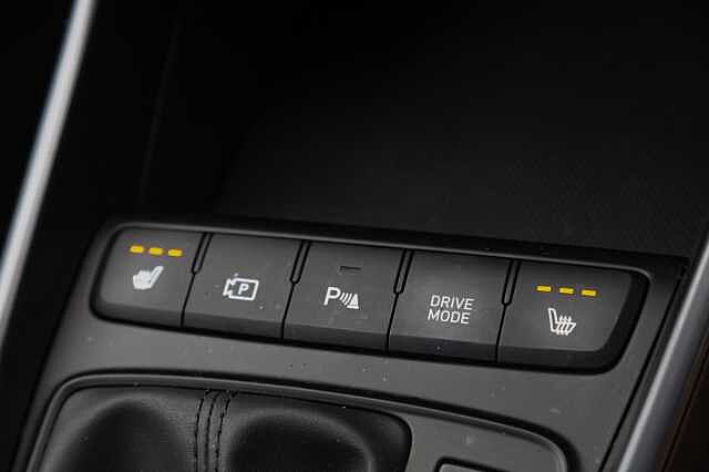 Hyundai BAYON 1.0 TGDi Premium 5dr DCT Dragon Red