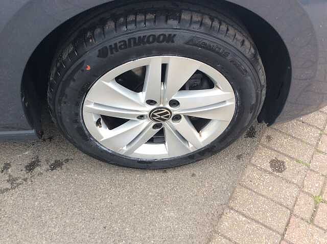 Volkswagen Golf 2.0 TDI Life 5dr DSG