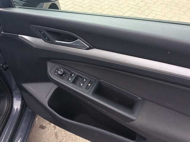 Volkswagen Golf 2.0 TDI Life 5dr DSG