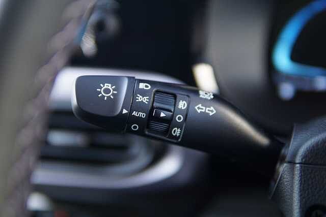 Hyundai I10 1.2 [79] Premium 5dr Auto [Nav] ViBRANT BLUE
