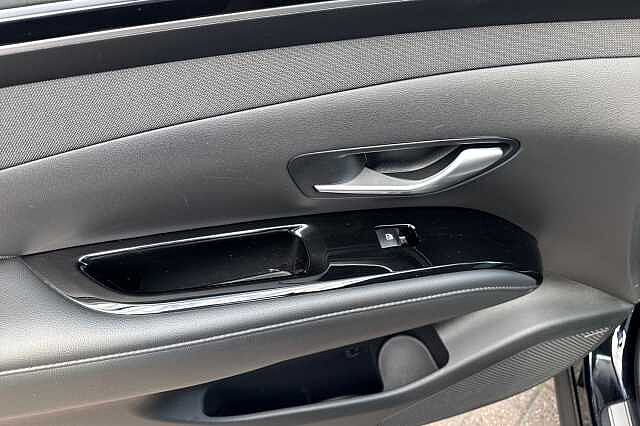Hyundai TUCSON 1.6 TGDi Hybrid 230 Ultimate 5dr 2WD Auto Phantom Black
