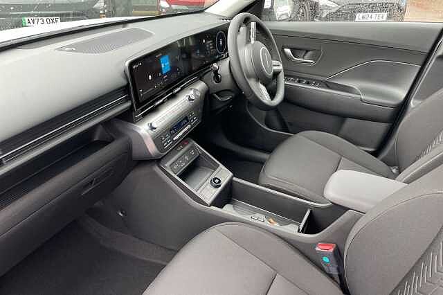 Hyundai KONA E (218ps) Advance Atlas White