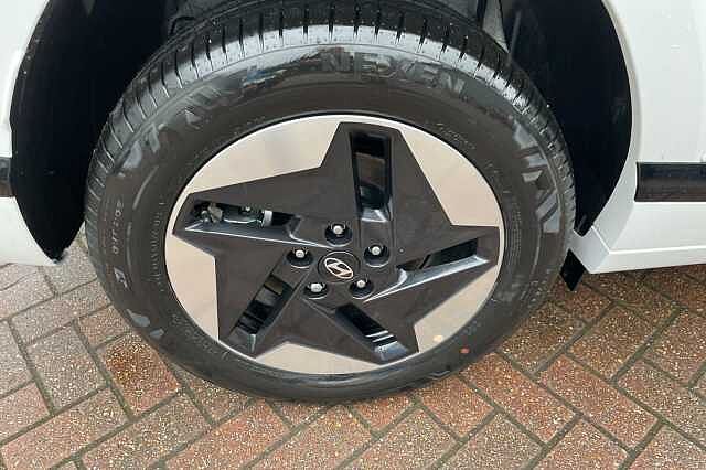 Hyundai KONA E (218ps) Advance Atlas White