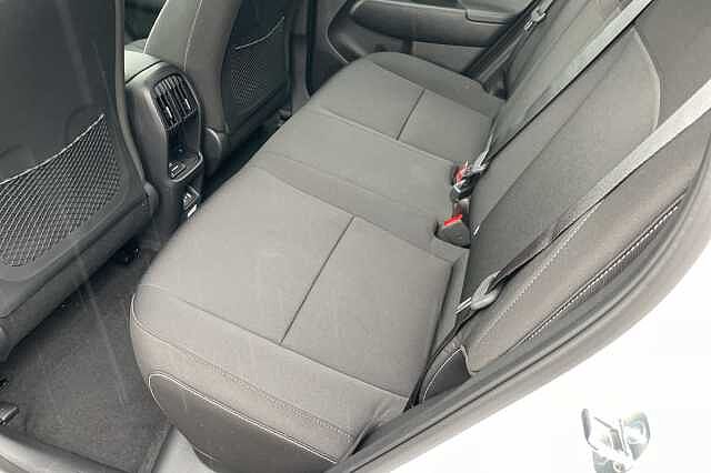 Hyundai KONA E (218ps) Advance Atlas White