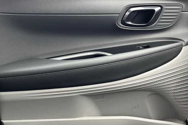 Hyundai BAYON 1.0 T Gdi Mhev Ultimate Suv 5dr Petrol Hybrid Manual Euro 6 (s/s) (120 Ps) Mangrove Green