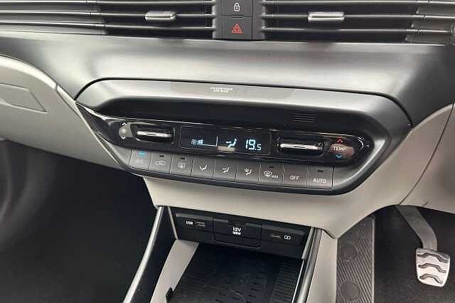 Hyundai BAYON 1.0 T Gdi Mhev Ultimate Suv 5dr Petrol Hybrid Manual Euro 6 (s/s) (120 Ps) Mangrove Green