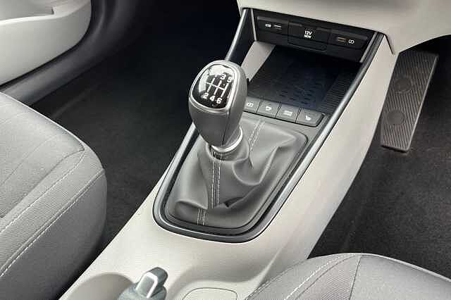 Hyundai BAYON 1.0 T Gdi Mhev Ultimate Suv 5dr Petrol Hybrid Manual Euro 6 (s/s) (120 Ps) Mangrove Green