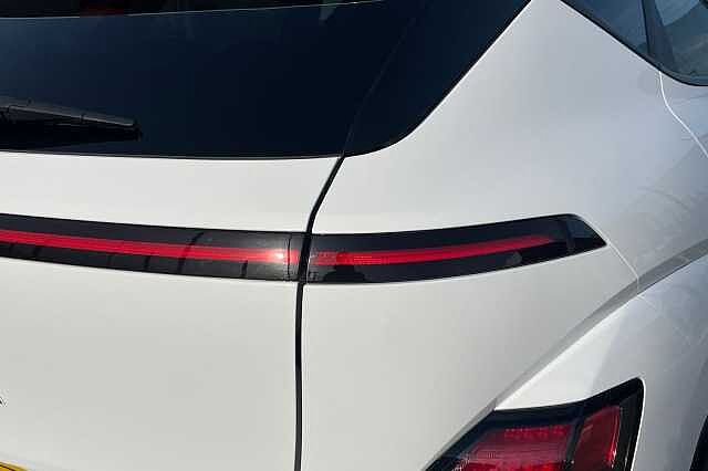 Hyundai KONA 1.6 H Gdi N Line S Suv 5dr Petrol Hybrid Dct Euro 6 (s/s) (141 Ps) Atlas White