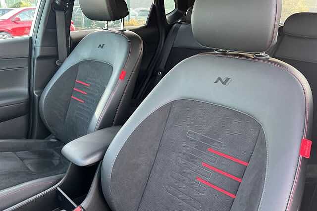 Hyundai KONA 1.6 H Gdi N Line S Suv 5dr Petrol Hybrid Dct Euro 6 (s/s) (141 Ps) Atlas White