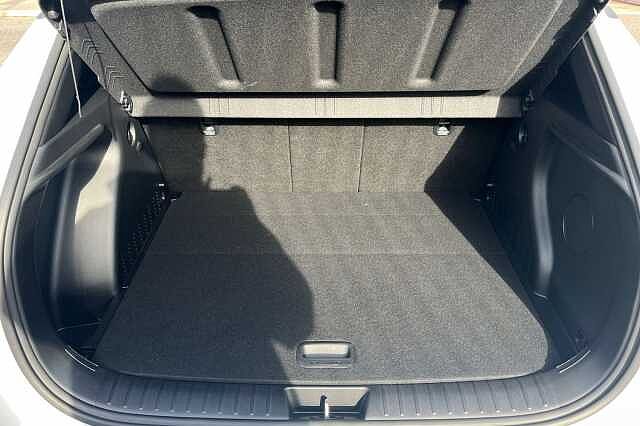 Hyundai KONA 1.6 H Gdi N Line S Suv 5dr Petrol Hybrid Dct Euro 6 (s/s) (141 Ps) Atlas White