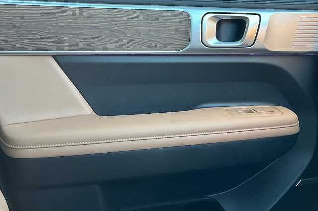 Hyundai SANTA FE 1.6 H T Gdi Ultimate Suv 5dr Petrol Hybrid Auto Euro 6 (s/s) (7seat) (215 Ps) Abyss Black