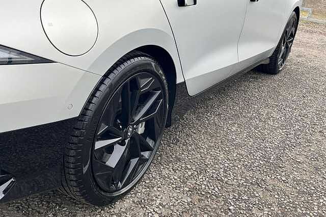 Hyundai Ioniq 6 77.4kwh First Edition Saloon 4dr Electric Auto Awd (325 Ps)