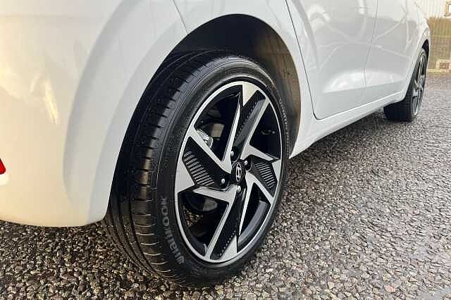 Hyundai I10 1.2 Premium Hatchback 5dr Petrol Auto Euro 6 (s/s) (79 Ps) Atlas White