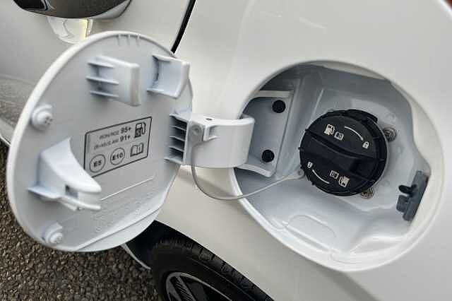 Hyundai I10 1.2 Premium Hatchback 5dr Petrol Auto Euro 6 (s/s) (79 Ps) Atlas White