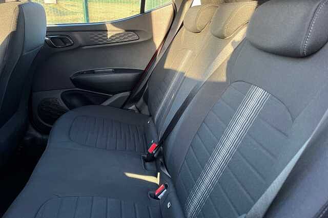 Hyundai I10 1.2 Se Connect Hatchback 5dr Petrol Auto Euro 6 (s/s) (84 Ps) Dragon Red