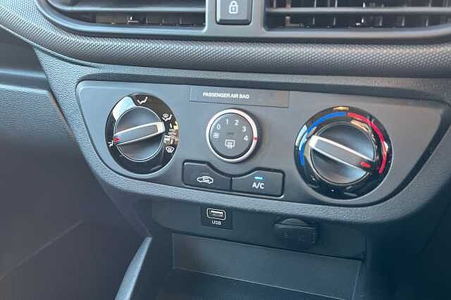 Hyundai I10 1.2 Se Connect Hatchback 5dr Petrol Auto Euro 6 (s/s) (84 Ps) Dragon Red