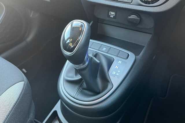 Hyundai I10 1.2 Se Connect Hatchback 5dr Petrol Auto Euro 6 (s/s) (84 Ps) Dragon Red