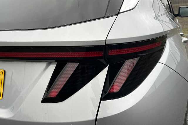 Hyundai TUCSON 1.6 T Gdi Premium Suv 5dr Petrol Hybrid Auto Euro 6 (s/s) (215 Ps) Shimmering Silver