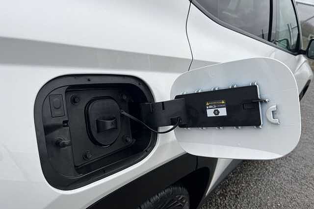 Hyundai TUCSON 1.6 H T Gdi 13.8kwh Ultimate Suv 5dr Petrol Plug In Hybrid Auto 4wd Euro 6 (s/s) Serentity White