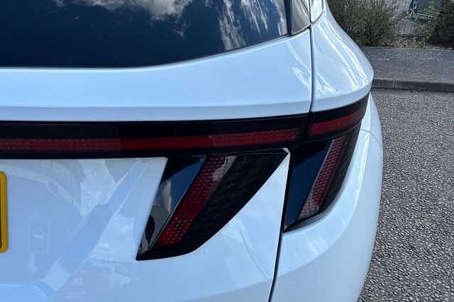 Hyundai TUCSON 1.6 H T Gdi Premium Suv 5dr Petrol Hybrid Auto Euro 6 (s/s) (230 Ps) Polar White