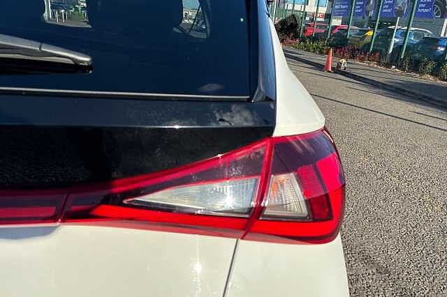Hyundai I20 1.0 T Gdi Mhev Ultimate Hatchback 5dr Petrol Hybrid Dct Euro 6 (s/s) (100 Ps) Atlas White/Black