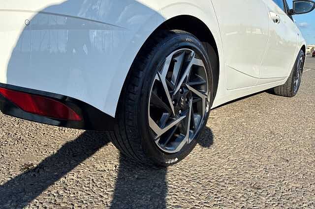 Hyundai I20 1.0 T Gdi Mhev Ultimate Hatchback 5dr Petrol Hybrid Dct Euro 6 (s/s) (100 Ps) Atlas White/Black