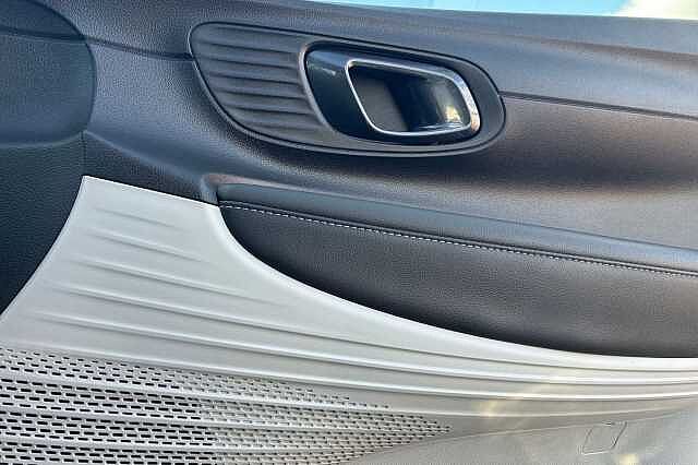 Hyundai I20 1.0 T Gdi Mhev Ultimate Hatchback 5dr Petrol Hybrid Dct Euro 6 (s/s) (100 Ps) Atlas White/Black