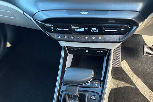 Hyundai I20 1.0 T Gdi Mhev Ultimate Hatchback 5dr Petrol Hybrid Dct Euro 6 (s/s) (100 Ps) Atlas White/Black