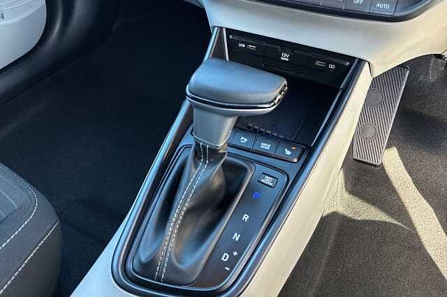 Hyundai I20 1.0 T Gdi Mhev Ultimate Hatchback 5dr Petrol Hybrid Dct Euro 6 (s/s) (100 Ps) Atlas White/Black