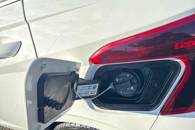 Hyundai I20 1.0 T Gdi Mhev Ultimate Hatchback 5dr Petrol Hybrid Dct Euro 6 (s/s) (100 Ps) Atlas White/Black