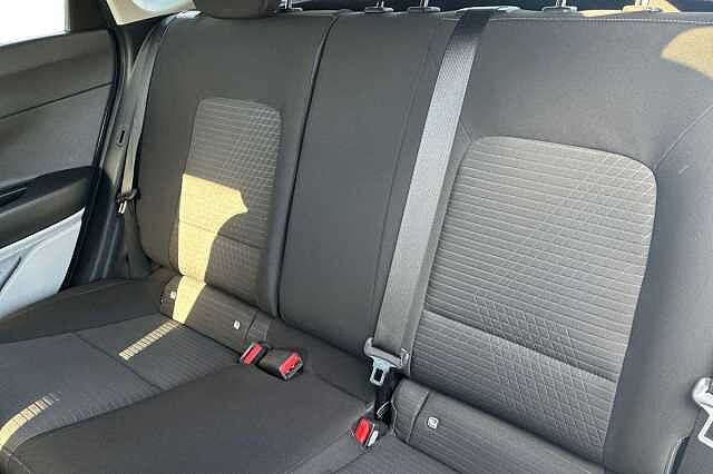 Hyundai I20 1.0 T Gdi Mhev Ultimate Hatchback 5dr Petrol Hybrid Dct Euro 6 (s/s) (100 Ps) Atlas White/Black