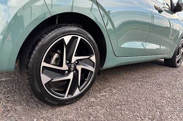 Hyundai I10 1.2 Premium Hatchback 5dr Petrol Auto Euro 6 (s/s) (79 Ps) Mangrove Green