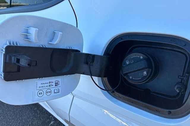 Hyundai KONA 1.6 H Gdi N Line S Suv 5dr Petrol Hybrid Dct Euro 6 (s/s) (141 Ps) Atlas White