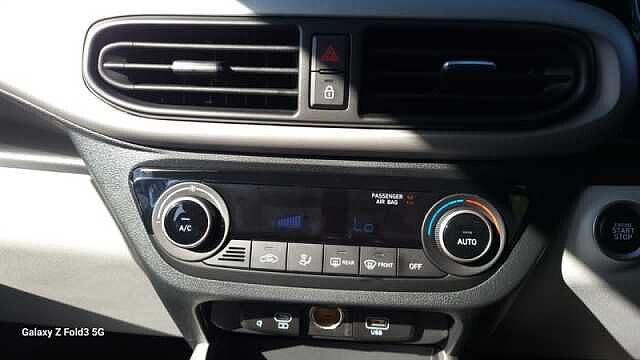 Hyundai i10 1.0 Premium Hatchback 5dr Petrol Auto Euro 6 (s/s) (63 ps)