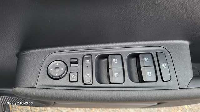 Hyundai INSTER Long Range 49kWh 02 SUV 5dr Electric Auto (115 ps) White