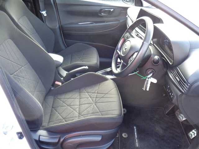 Hyundai BAYON 1.0 T-GDi MHEV Premium SUV 5dr Petrol Hybrid DCT Euro 6 (s/s) (100 ps) White