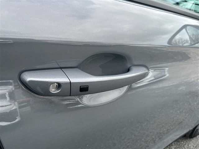Hyundai KONA 39kWh Premium SUV 5dr Electric Auto (10.5kW Charger) (136 ps) Grey