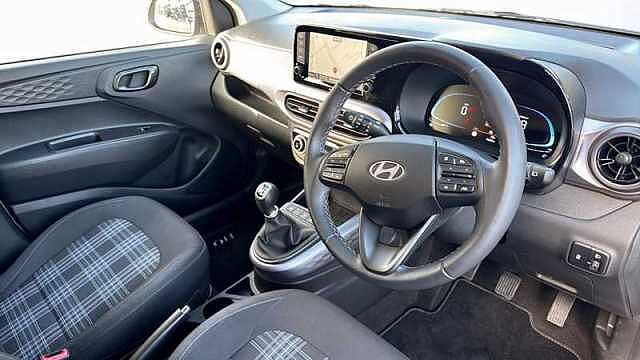 Hyundai i10 1.2 Premium Hatchback 5dr Petrol Manual Euro 6 (s/s) (79 ps)