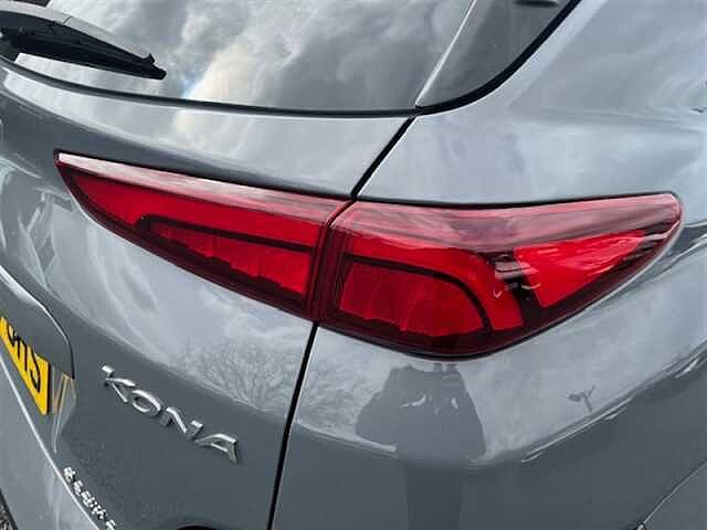 Hyundai KONA 39kWh Premium SUV 5dr Electric Auto (10.5kW Charger) (136 ps)