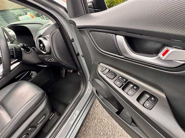 Hyundai KONA 64kWh Ultimate SUV 5dr Electric Auto (10.5kW Charger) (204 ps)